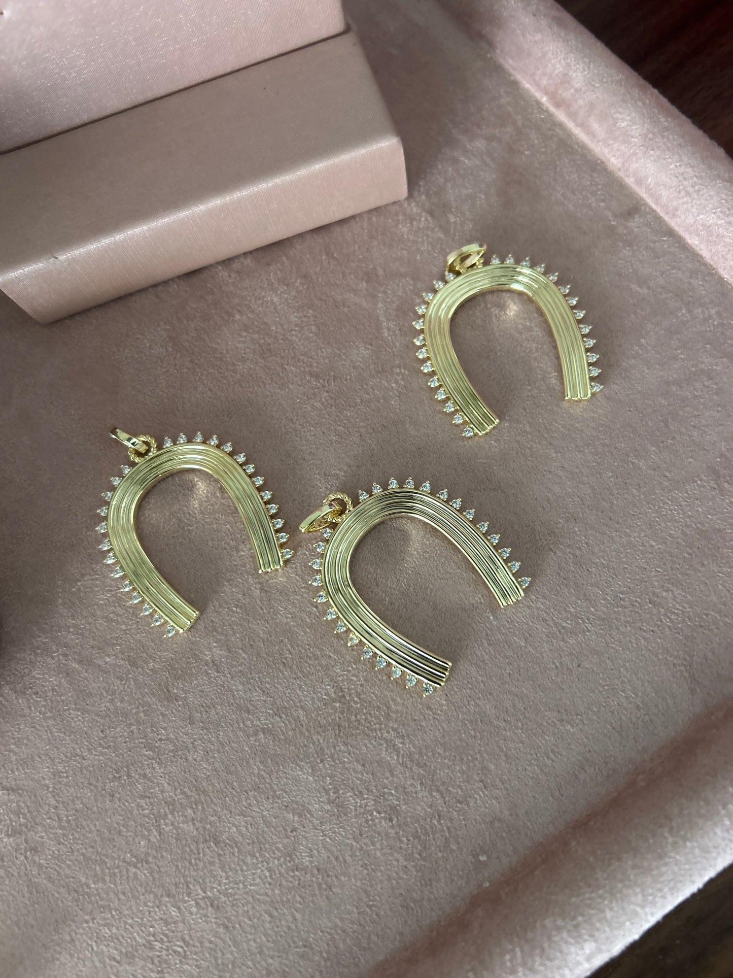 Big horseshoe with spikes