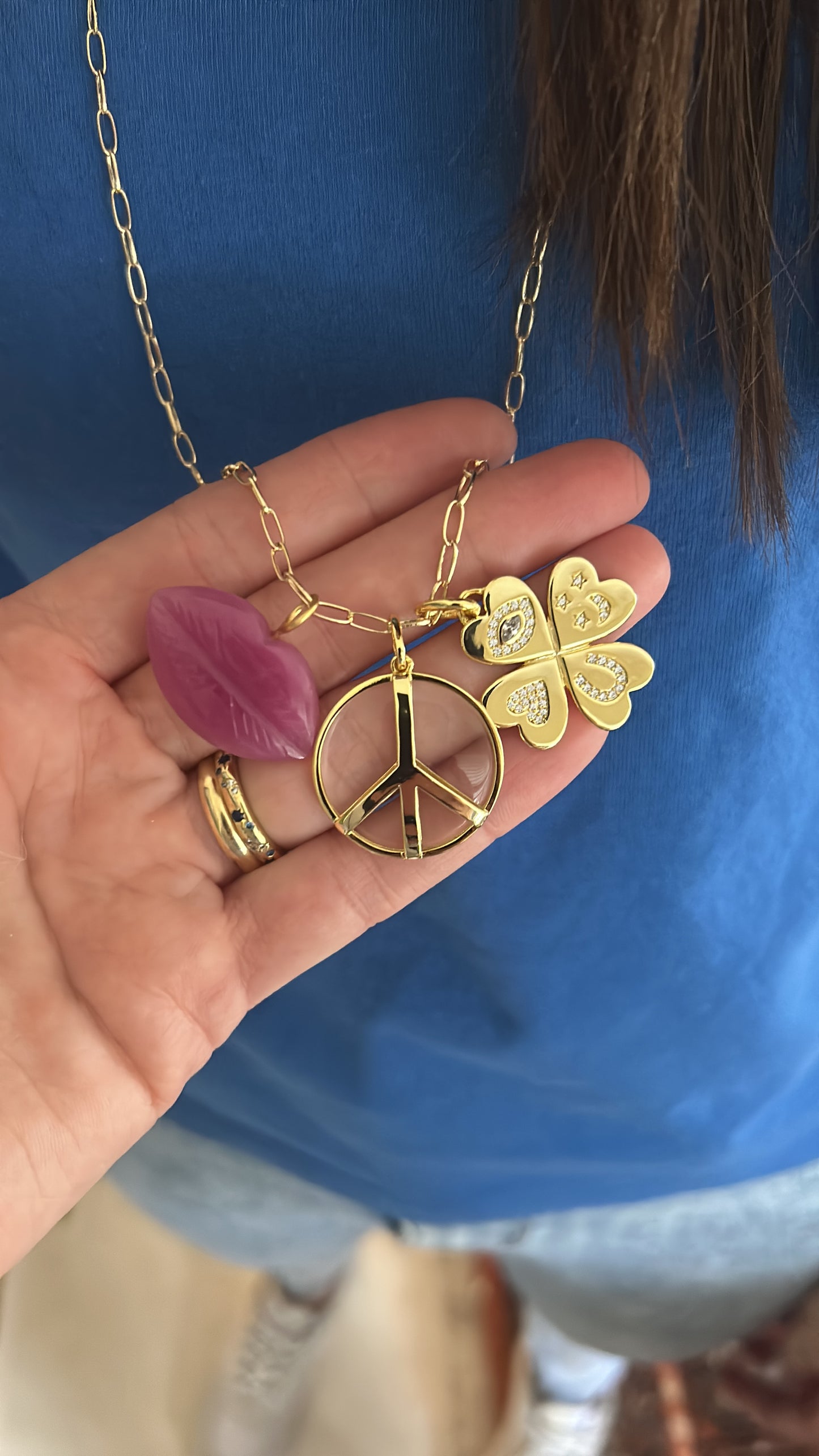 The kiss stone charm