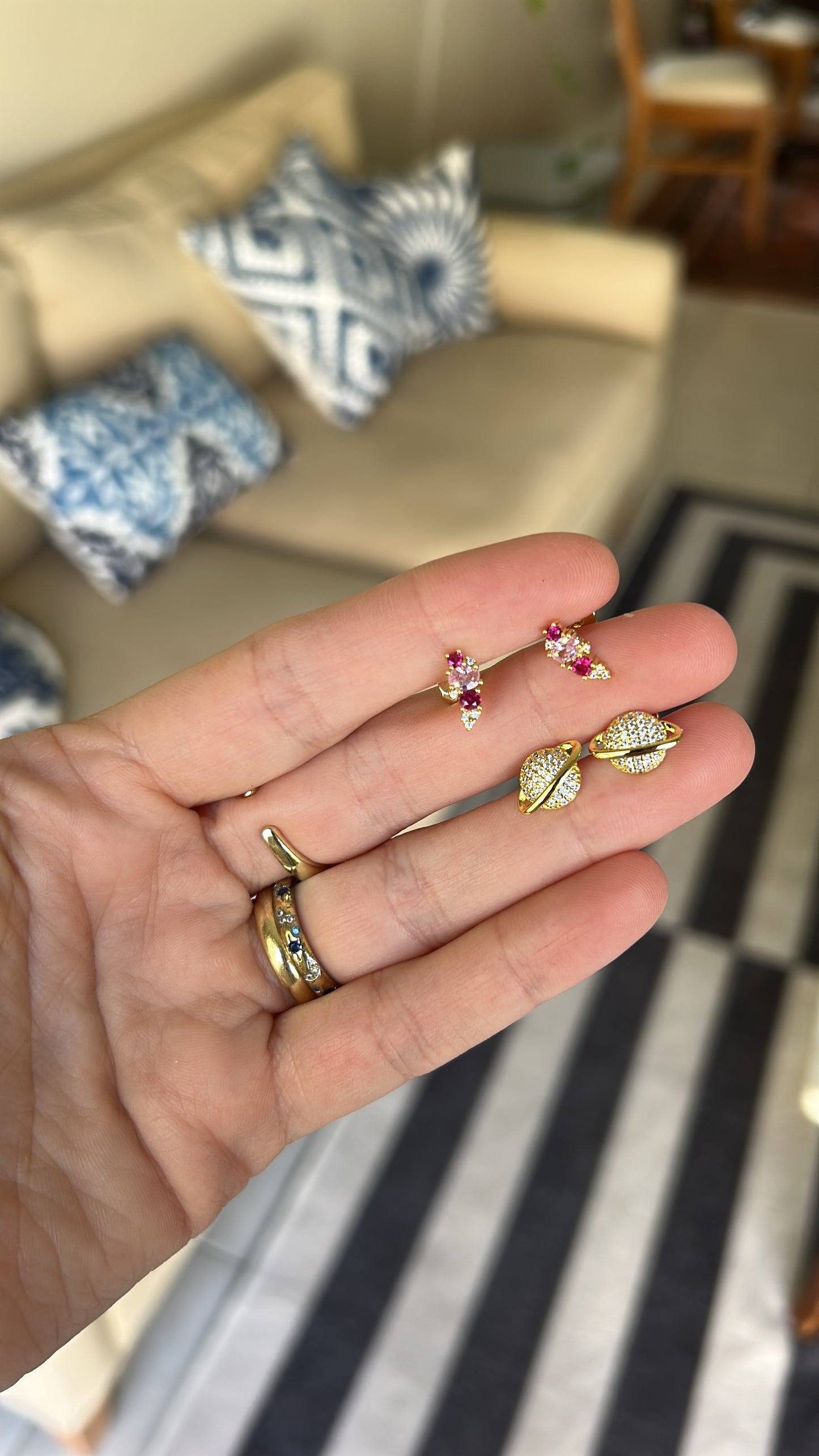 Saturn studs
