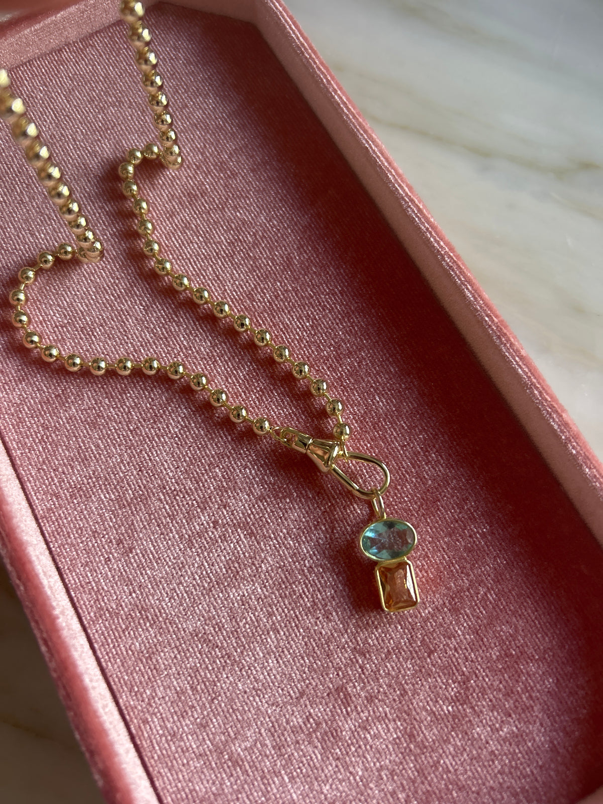 The clasp beaded necklace