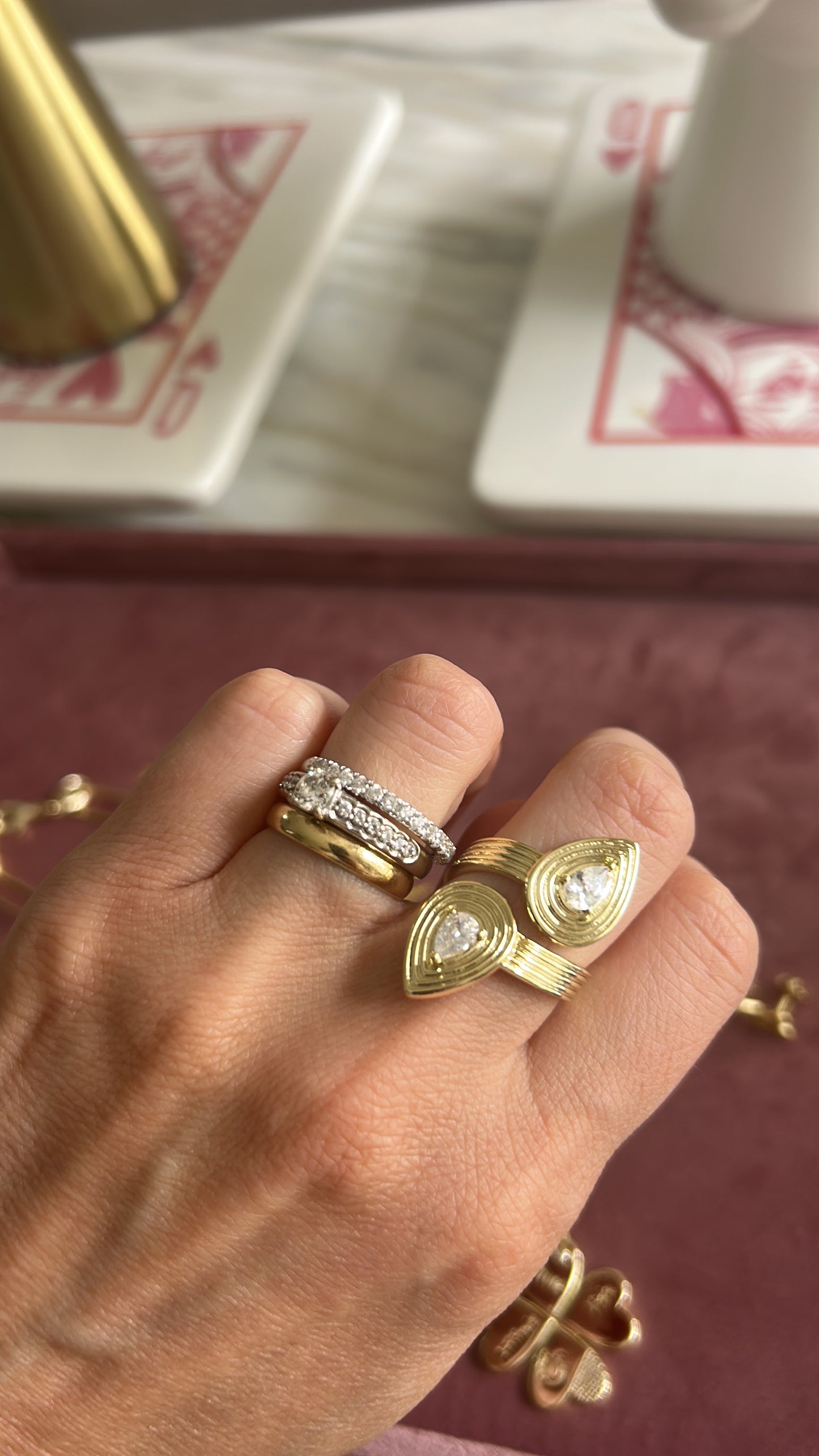 Oval resizable ring