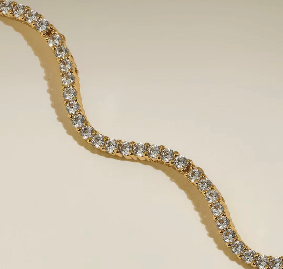The trending wavy tennis necklace