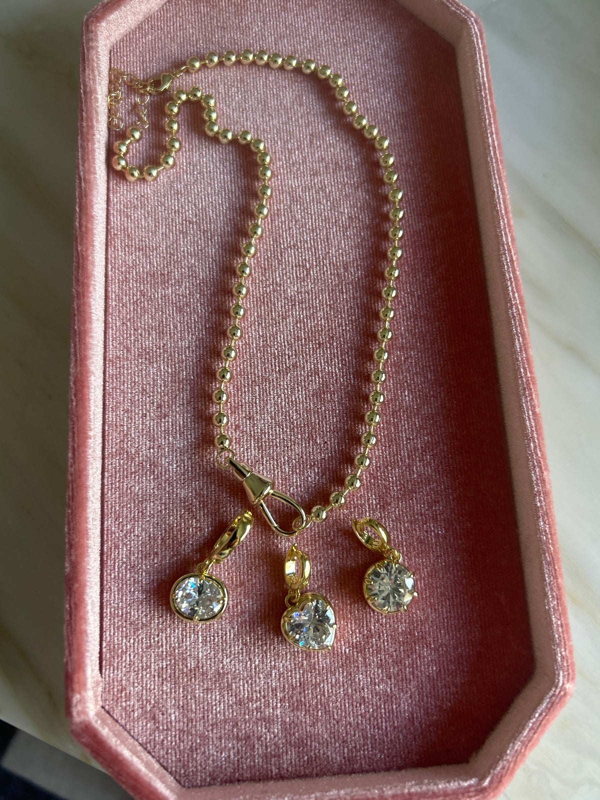 The clasp beaded necklace