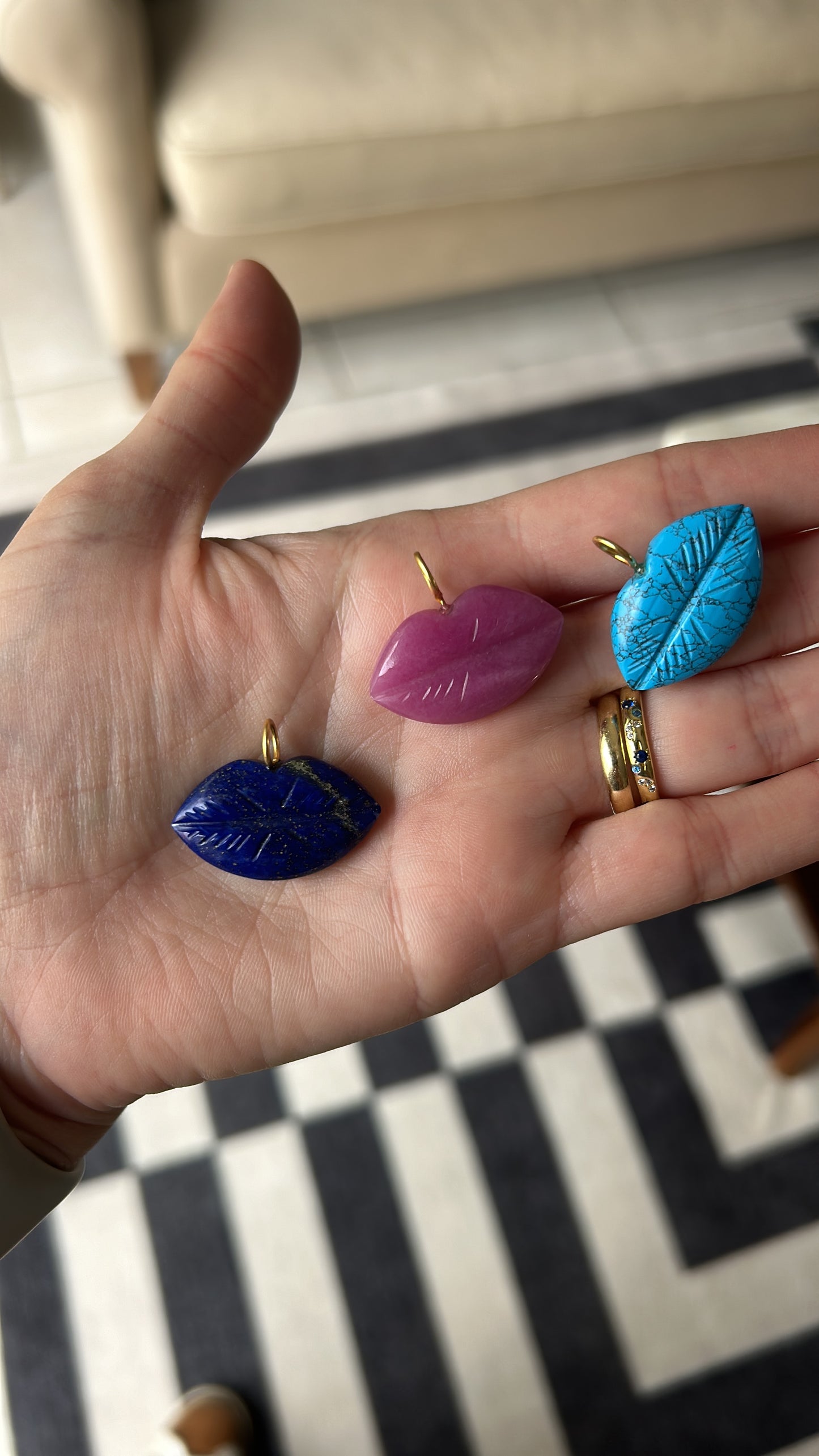 The kiss stone charm